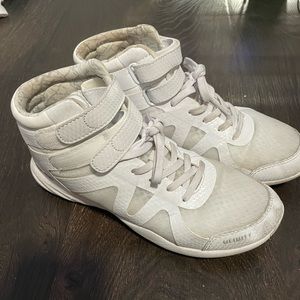 nfinity high top cheer shoes